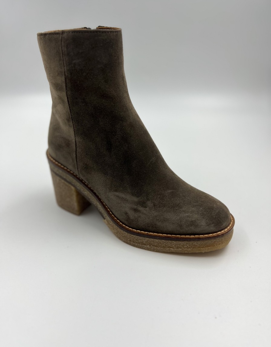 Boots Alexandria | 2626 Sander