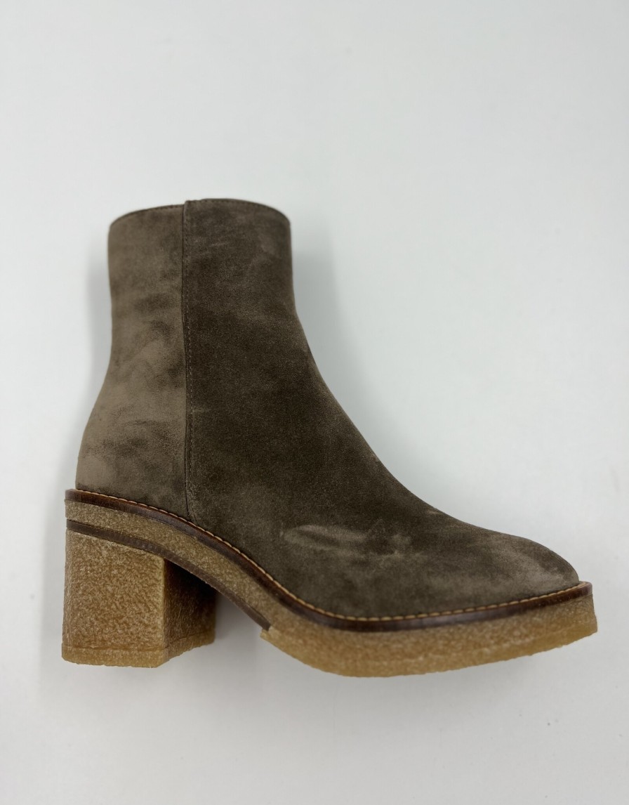 Boots Alexandria | 2626 Sander