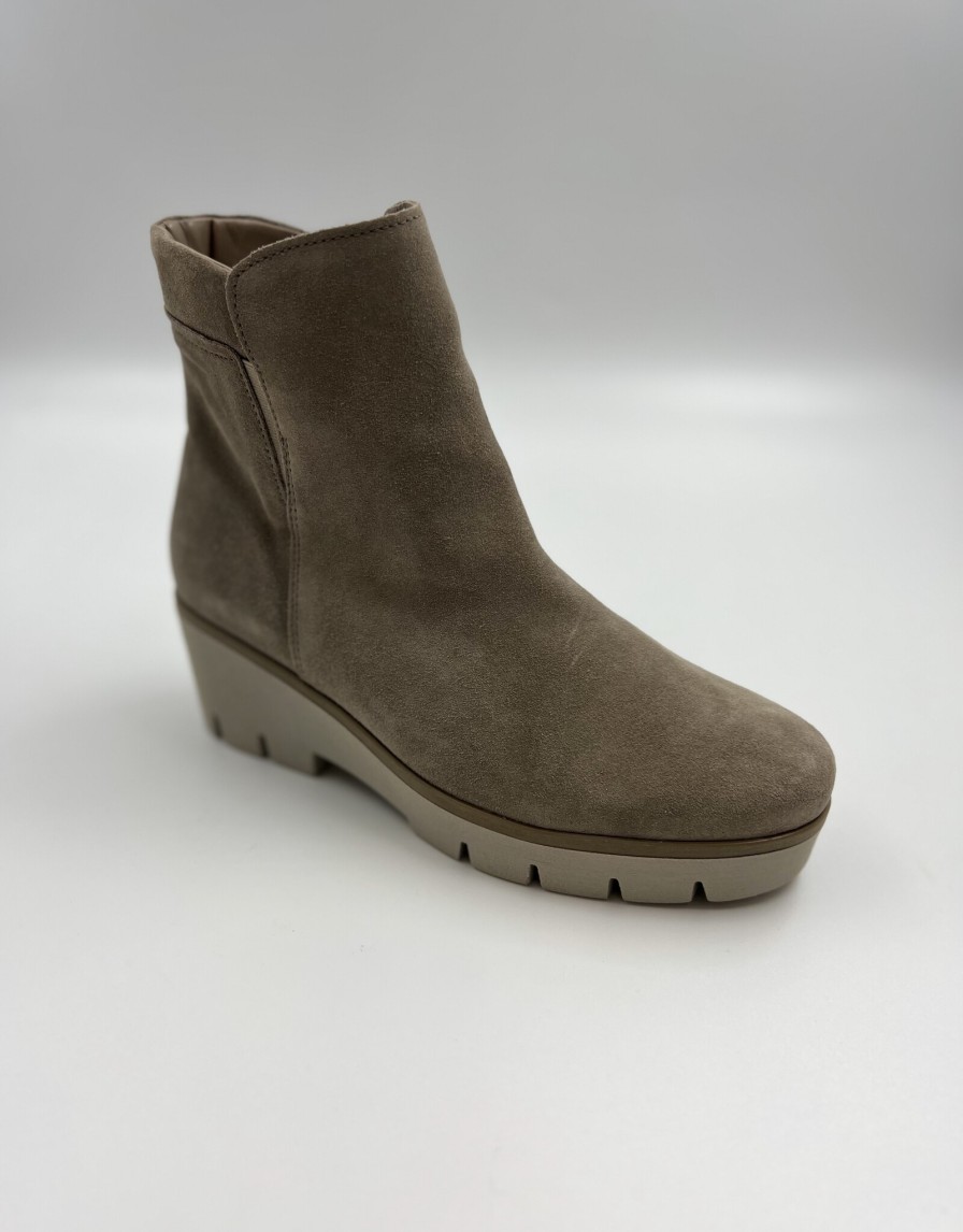 Boots Alexandria | 34.77