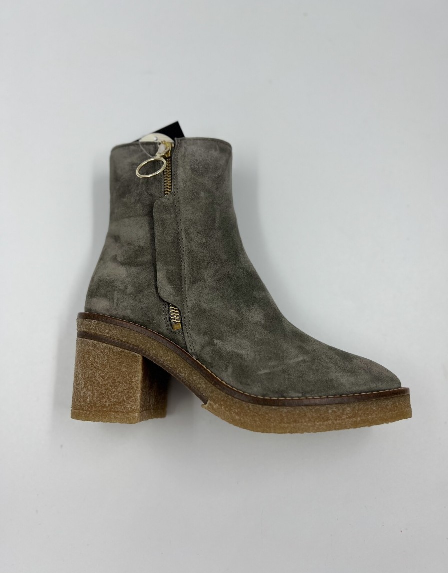 Boots Alexandria | 2625 Taiga